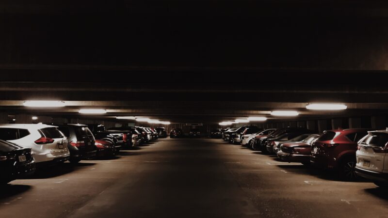 Parking Modlin Lotnisko – Cennik i porady dla podróżnych