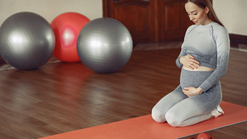 Jak bezpiecznie ćwiczyć w ciąży