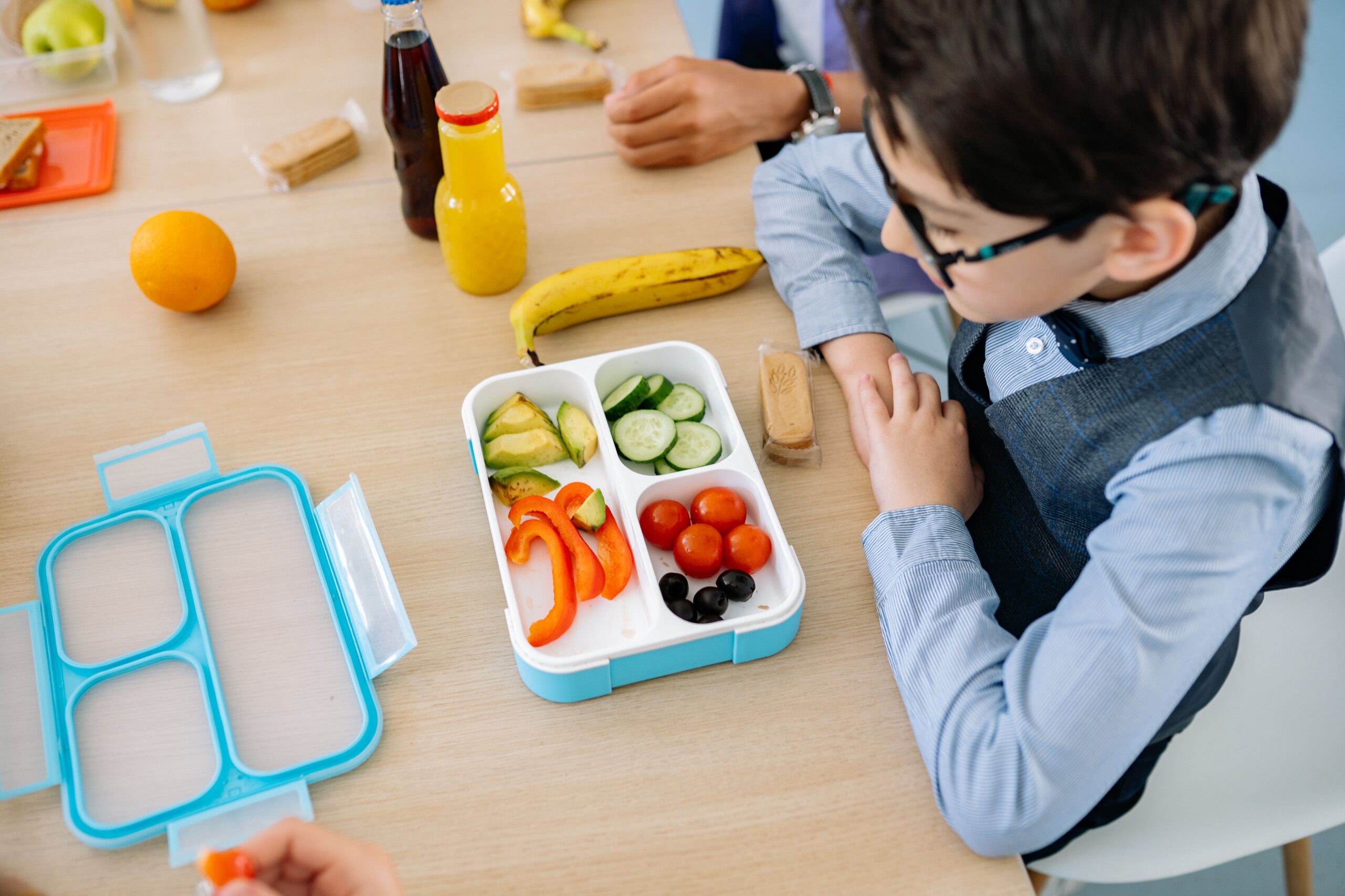 Jak spakować zdrowe lunchboxy dla dzieci, żeby posiłki były zarówno atrakcyjne, jak i smakowite?